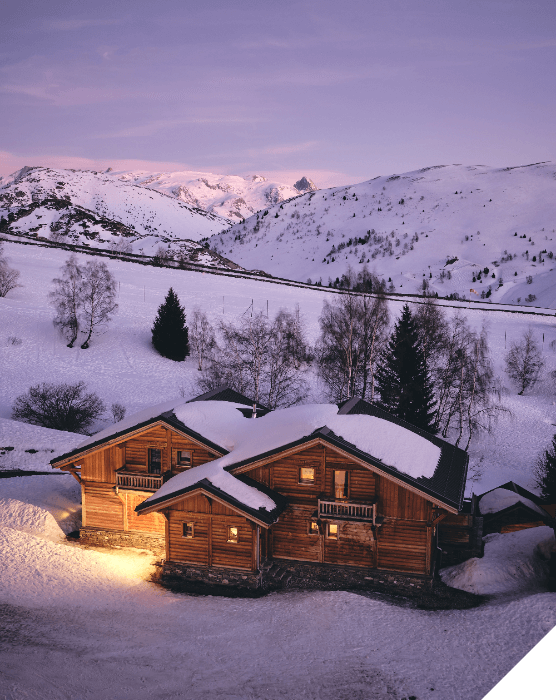 Viajes a medida. Experiencias inolvidables. Alojamientos únicos. Cabaña en un paisaje montañoso nevado en Noruega