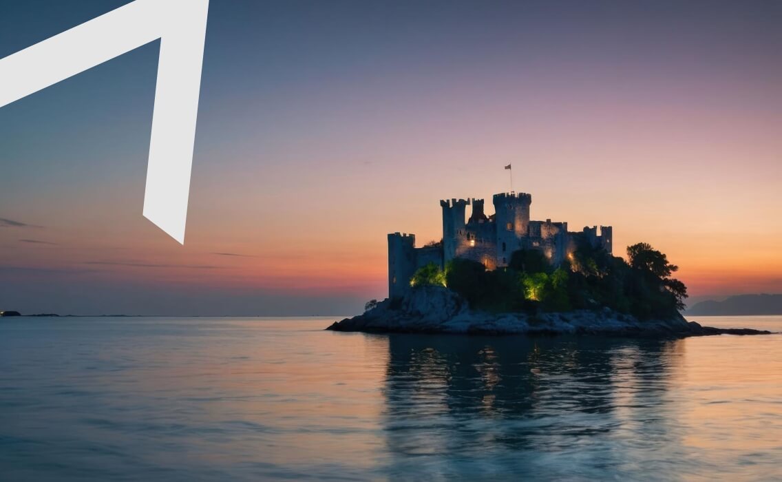 Viajes a medida. Destinos Singulares. Un castillo sobre una isla en un atardecer