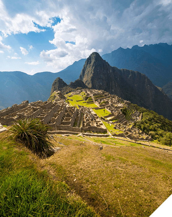 Viajes de novios. Otoño. Panorámica de Machu Picchu en Perú