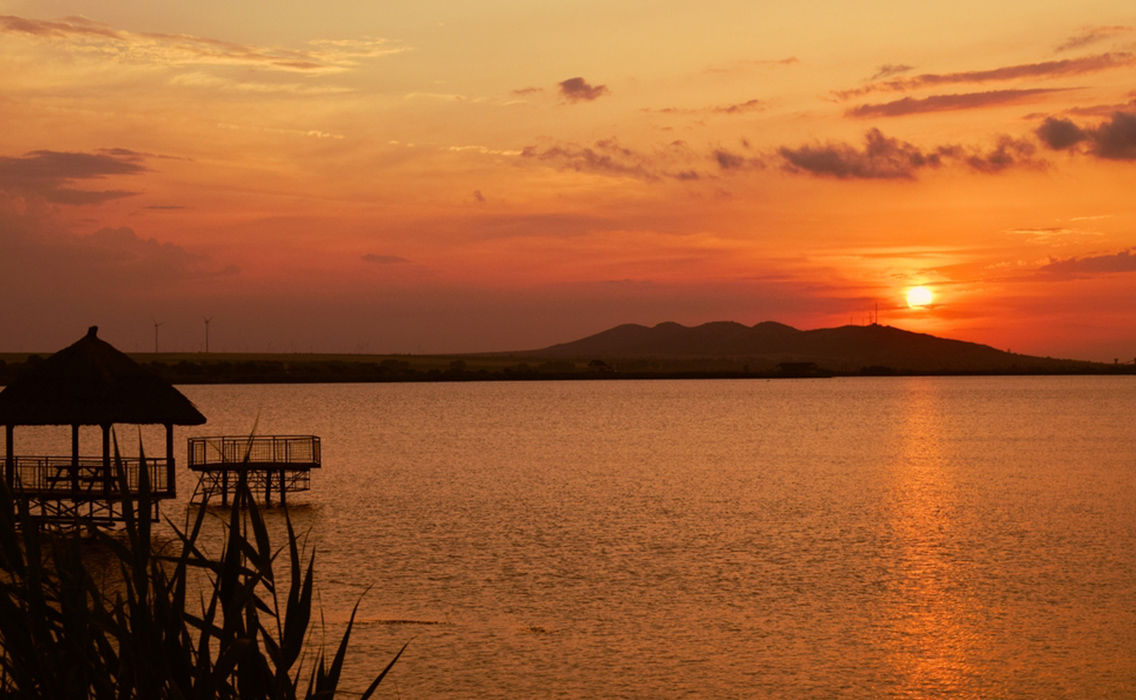 Paisaje del Delta del Danubio al atardecer, una experiencia única en un viaje personalizado por Rumanía