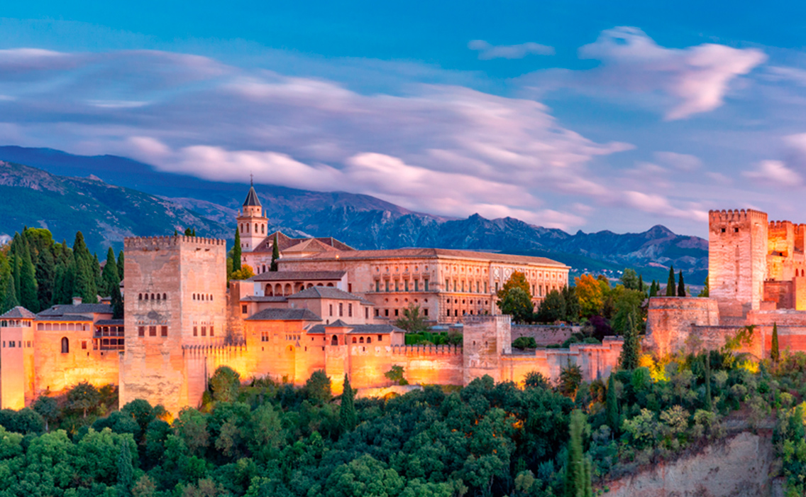 Granada, la ciudad que se vive: arte, historia y alma andaluza Granada, la ciudad que se vive: arte, historia y alma andaluza