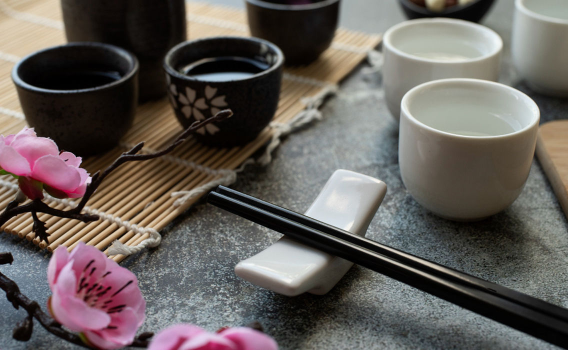 Ceremonia del té tradicional en Japón, una experiencia cultural exclusiva incluida en viajes de lujo a medida.